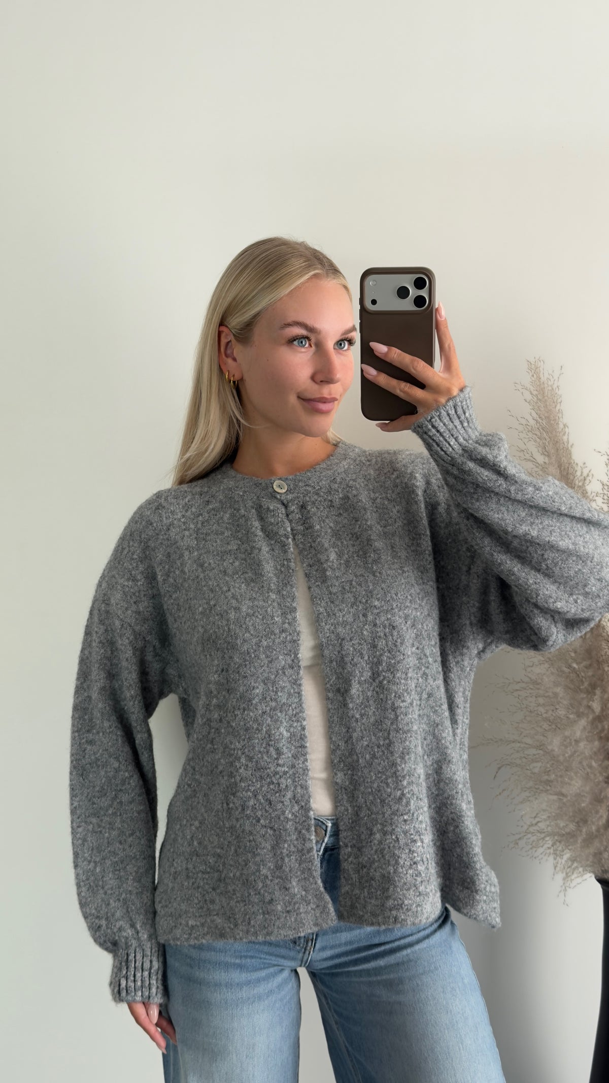 Cardigan in grau mit Knopf