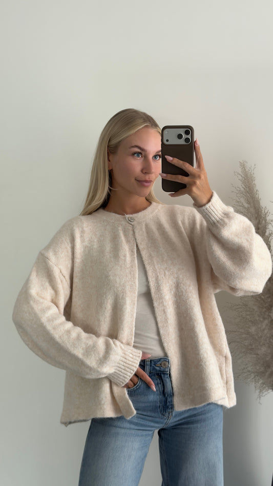 Cardigan in creme mit Knopf