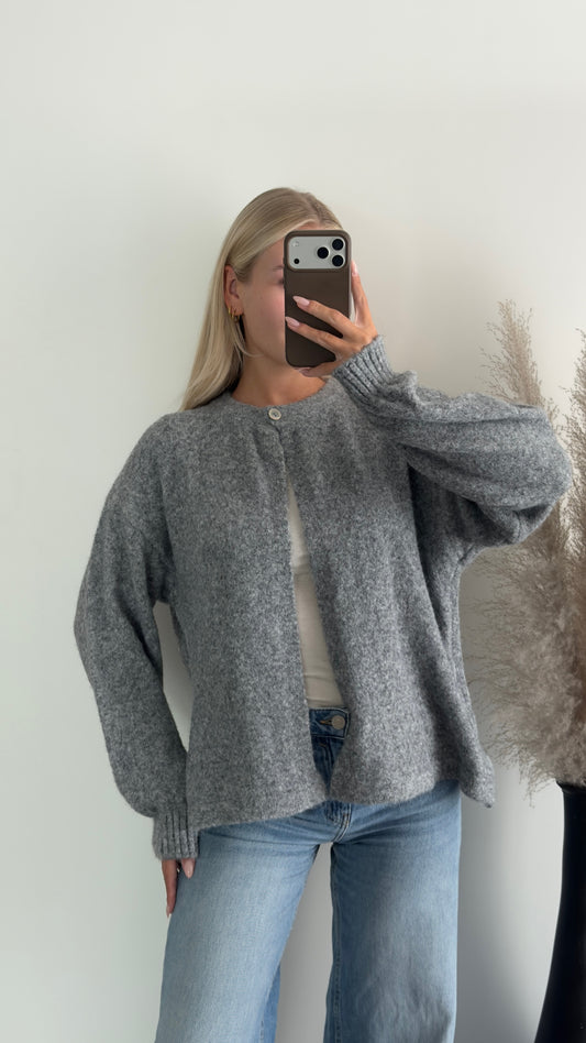Cardigan in grau mit Knopf
