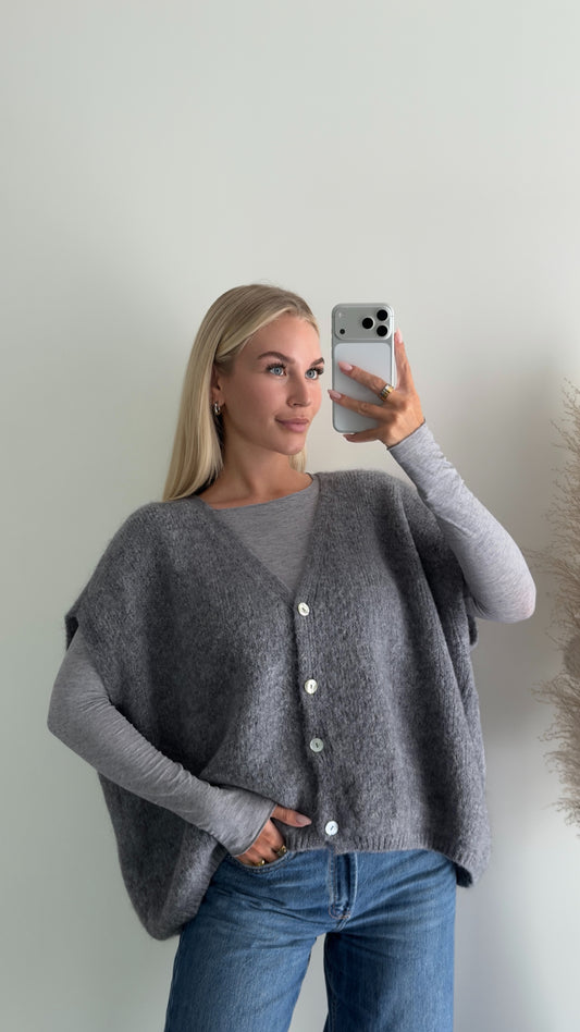 Graue Strickweste