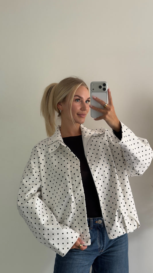Jacke mit Polka Dots in weiß